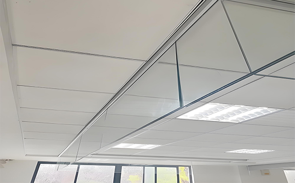 都兰玻璃挡烟垂壁