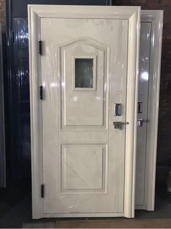 都兰学校教室门