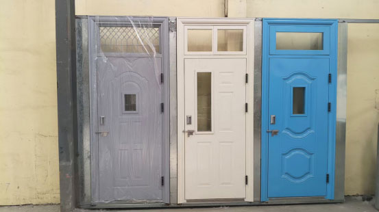 都兰学校教室门