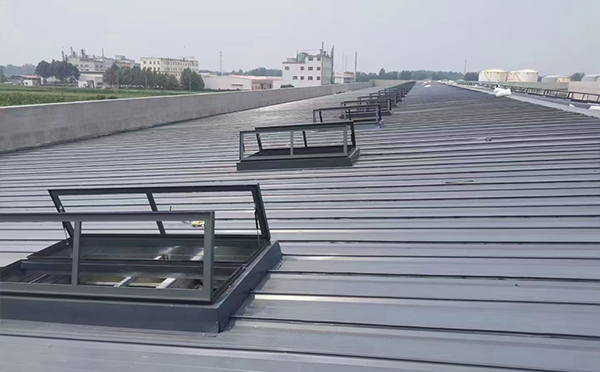 某中学室内体育馆都兰排烟窗改造项目