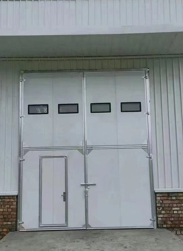 都兰工业门在设备装配车间出入口的实施记录