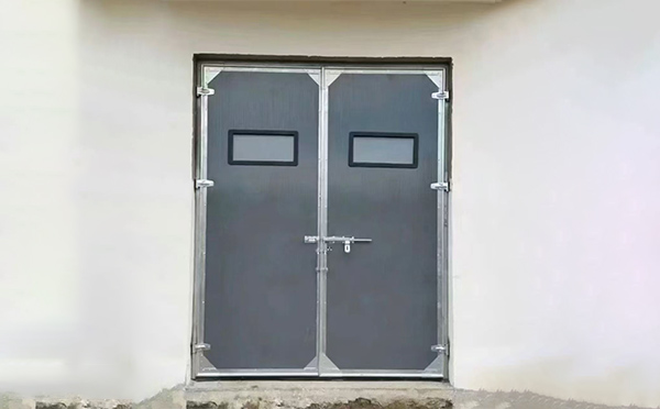 都兰工业门在高温作业区域的运行表现